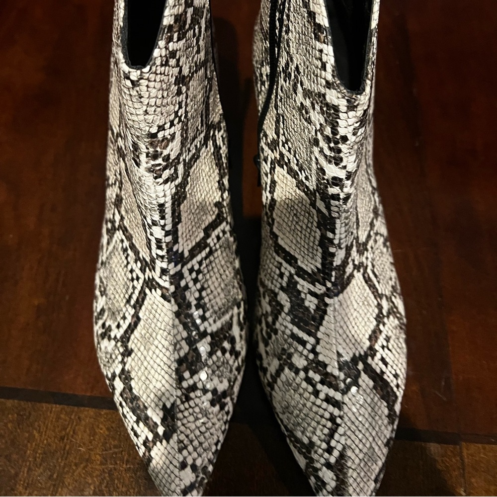 Beautiful low top boots with a low heel!